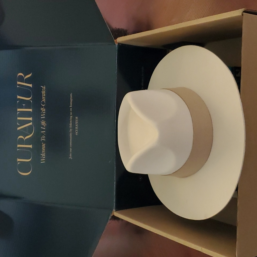 Teressa Foglia x Curateur Lynn Hat